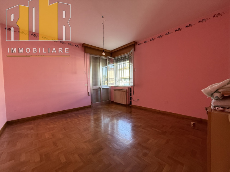 Proponiamo in vendita appartamento al piano terra in bifamiliare con ampio scoperto condiviso com...