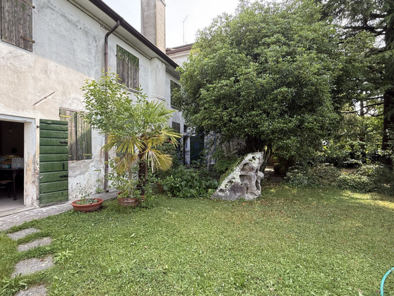 Ormelle - (Treviso)
 
Proponiamo in esclusiva nel centro di Ormelle casa bifamiliare, costruita n...