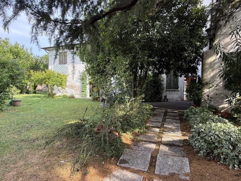 Ormelle - (Treviso)
 
Proponiamo in esclusiva nel centro di Ormelle casa bifamiliare, costruita n...