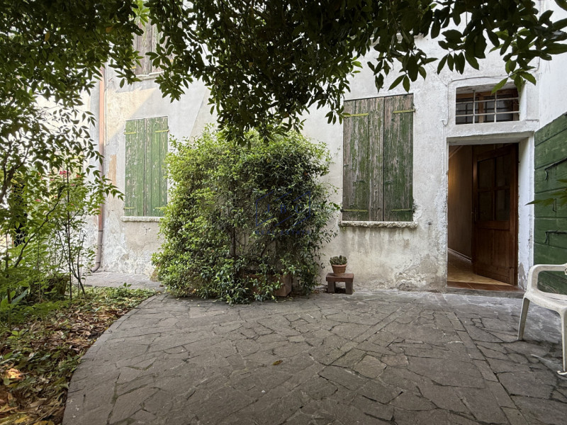 Ormelle - (Treviso)
 
Proponiamo in esclusiva nel centro di Ormelle casa bifamiliare, costruita n...