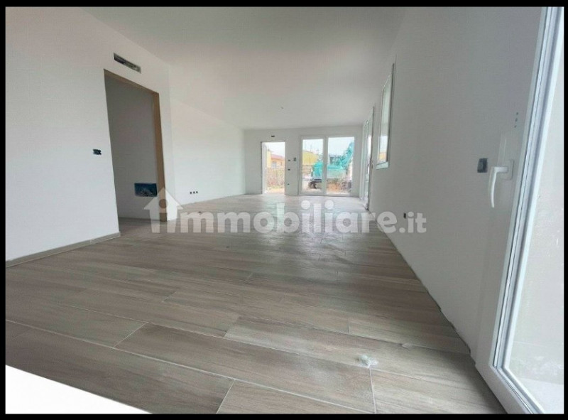 Bosco nuova porzione su due livelli con giardino

Nel cuore del tranquillo quartiere residenziale...