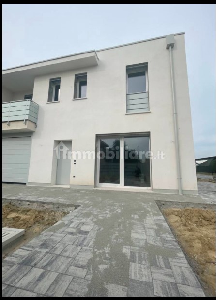 Bosco nuova porzione su due livelli con giardino

Nel cuore del tranquillo quartiere residenziale...