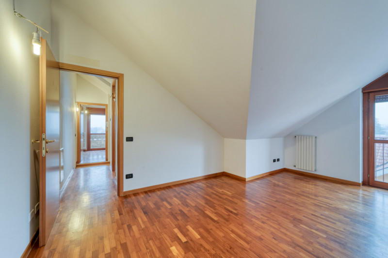 In vendita a Padova, nel cuore della tranquilla e residenziale zona Cave, proponiamo uno splendid...