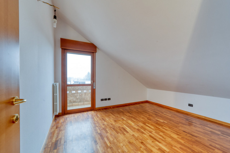 In vendita a Padova, nel cuore della tranquilla e residenziale zona Cave, proponiamo uno splendid...