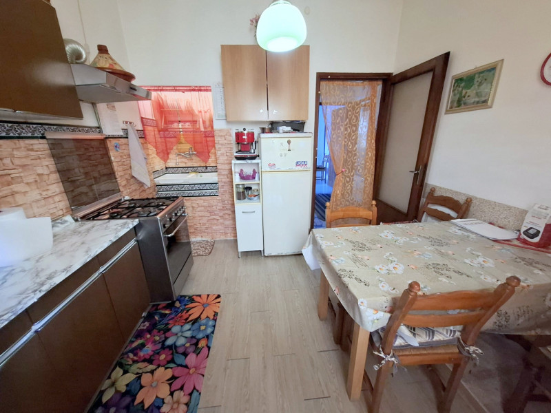 PORZIONE DI BIFAMILIARE CON GIARDINO – ARCELLA/S.BELLINO

In posizione tranquilla e ben servita, ...