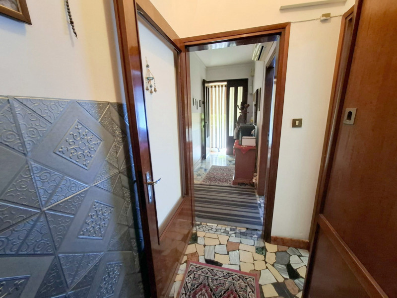 PORZIONE DI BIFAMILIARE CON GIARDINO – ARCELLA/S.BELLINO

In posizione tranquilla e ben servita, ...