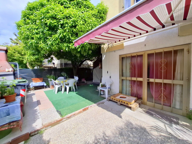 PORZIONE DI BIFAMILIARE CON GIARDINO – ARCELLA/S.BELLINO

In posizione tranquilla e ben servita, ...