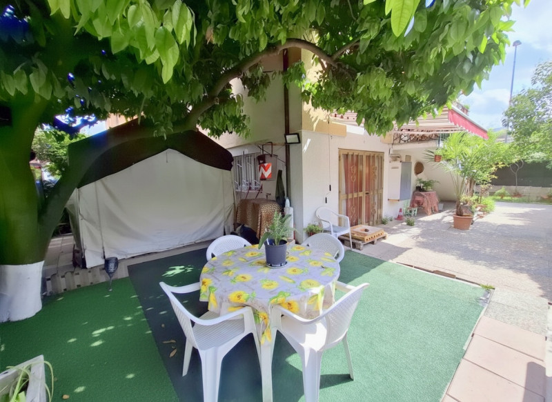PORZIONE DI BIFAMILIARE CON GIARDINO – ARCELLA/S.BELLINO

In posizione tranquilla e ben servita, ...