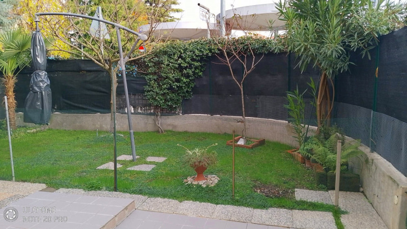 PORZIONE DI BIFAMILIARE CON GIARDINO – ARCELLA/S.BELLINO

In posizione tranquilla e ben servita, ...