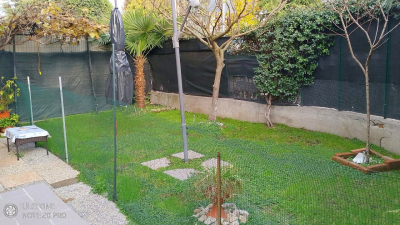 PORZIONE DI BIFAMILIARE CON GIARDINO – ARCELLA/S.BELLINO

In posizione tranquilla e ben servita, ...