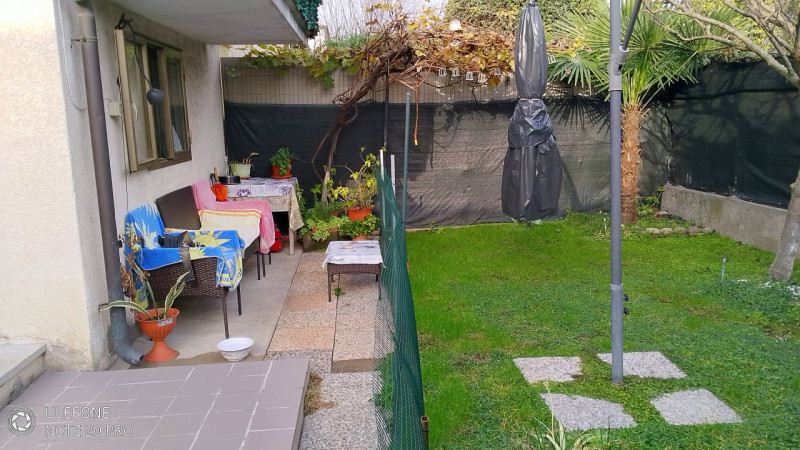 PORZIONE DI BIFAMILIARE CON GIARDINO – ARCELLA/S.BELLINO

In posizione tranquilla e ben servita, ...