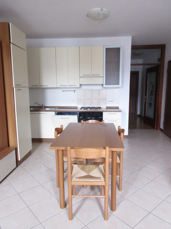 In palazzina di sole 6 unità, proponiamo appartamento al piano terra rialzato, accessibile con po...