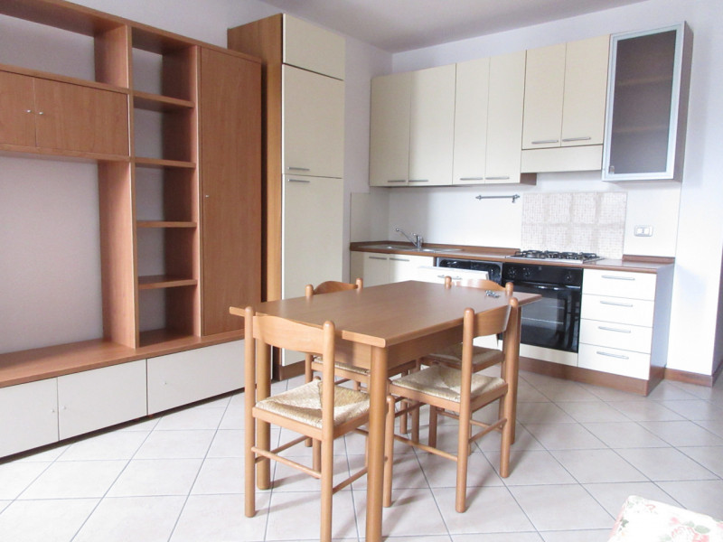 In palazzina di sole 6 unità, proponiamo appartamento al piano terra rialzato, accessibile con po...