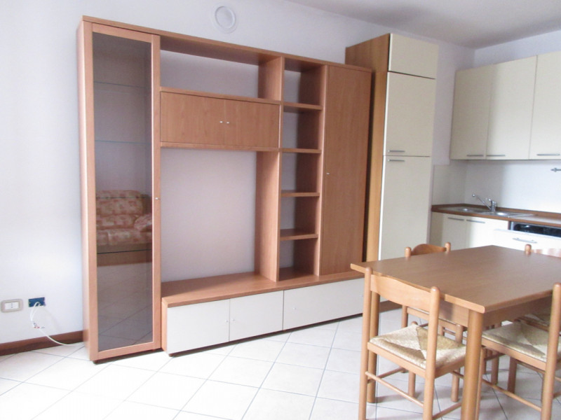 In palazzina di sole 6 unità, proponiamo appartamento al piano terra rialzato, accessibile con po...