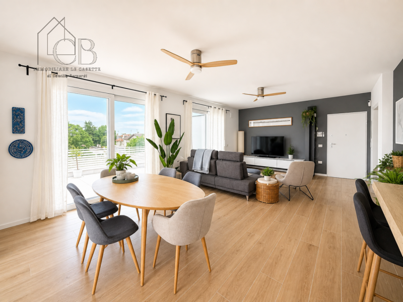 All’ultimo piano di un elegante contesto residenziale di sole sei unità, proponiamo attico caratt...
