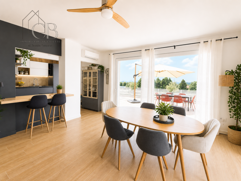 All’ultimo piano di un elegante contesto residenziale di sole sei unità, proponiamo attico caratt...