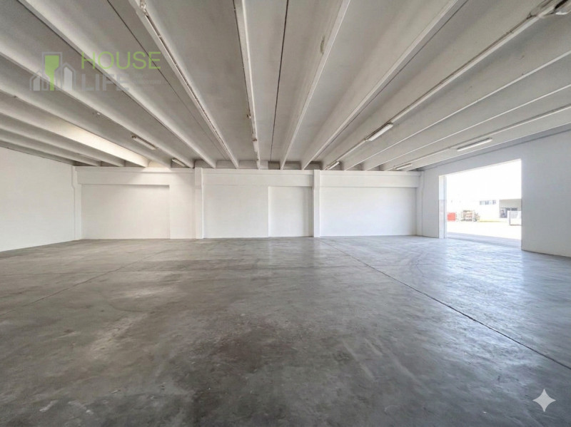 ZANE' - Z.I: CAPANNONE - COMMERCIALE di mq 350 circa H 4.00 mt sotto trave, con impianto elettric...
