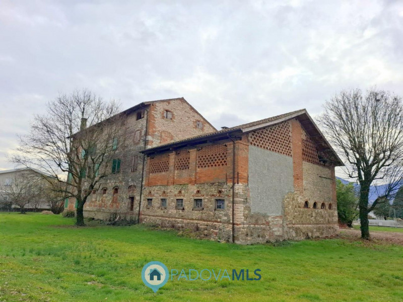Immobile in esclusiva al Gruppo Padova MLS
ROVOLON - Bastia
In una posizione residenziale privile...