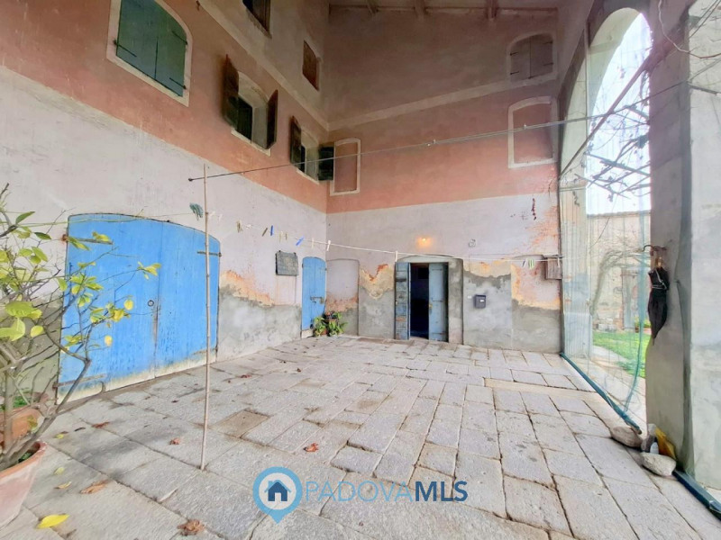 Immobile in esclusiva al Gruppo Padova MLS
ROVOLON - Bastia
In una posizione residenziale privile...