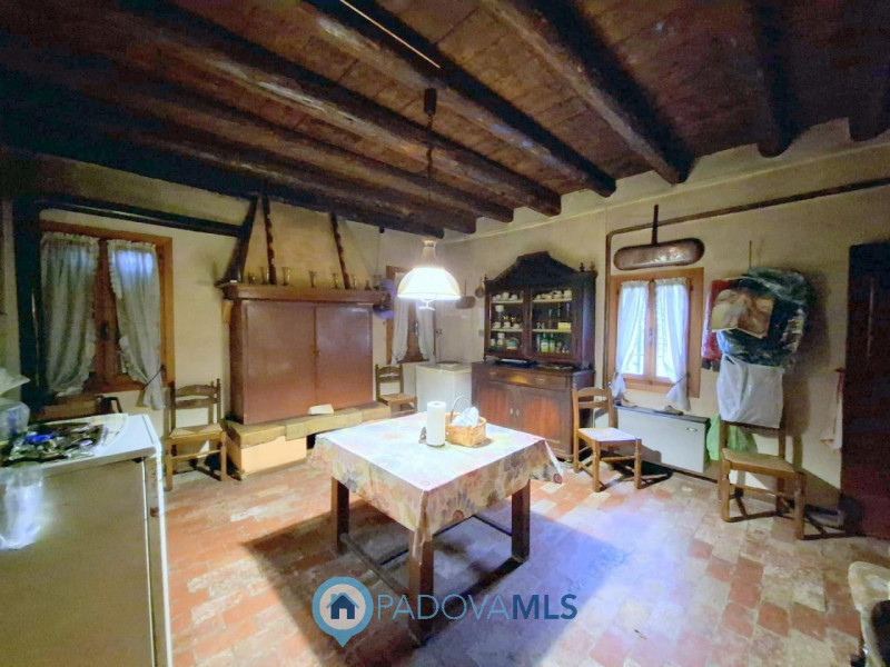 Immobile in esclusiva al Gruppo Padova MLS
ROVOLON - Bastia
In una posizione residenziale privile...