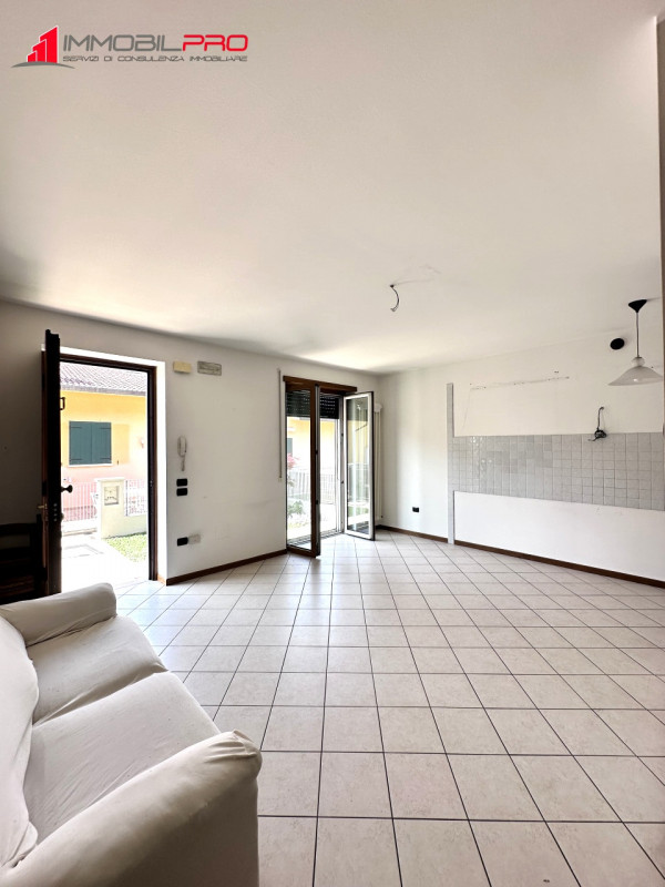 Proponiamo in vendita un appartamento trilocale a Zanè, in una zona tranquilla e residenziale ide...