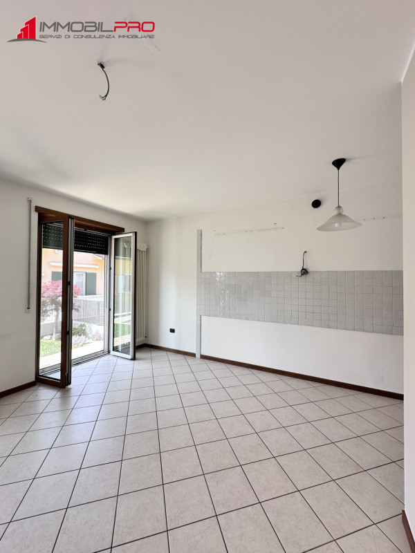 Proponiamo in vendita un appartamento trilocale a Zanè, in una zona tranquilla e residenziale ide...