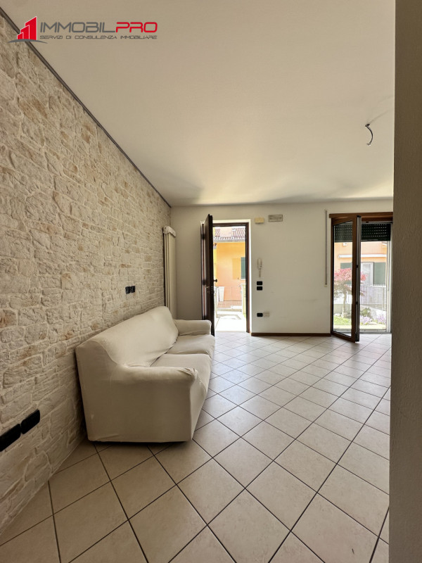 Proponiamo in vendita un appartamento trilocale a Zanè, in una zona tranquilla e residenziale ide...