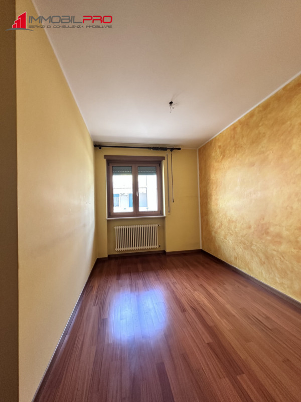 Proponiamo in vendita un appartamento trilocale a Zanè, in una zona tranquilla e residenziale ide...