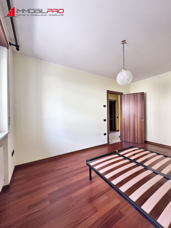 Proponiamo in vendita un appartamento trilocale a Zanè, in una zona tranquilla e residenziale ide...