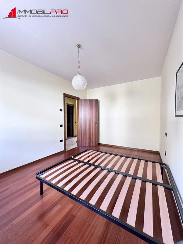 Proponiamo in vendita un appartamento trilocale a Zanè, in una zona tranquilla e residenziale ide...