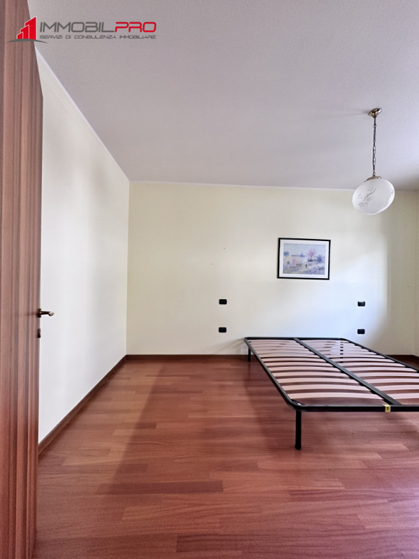Proponiamo in vendita un appartamento trilocale a Zanè, in una zona tranquilla e residenziale ide...