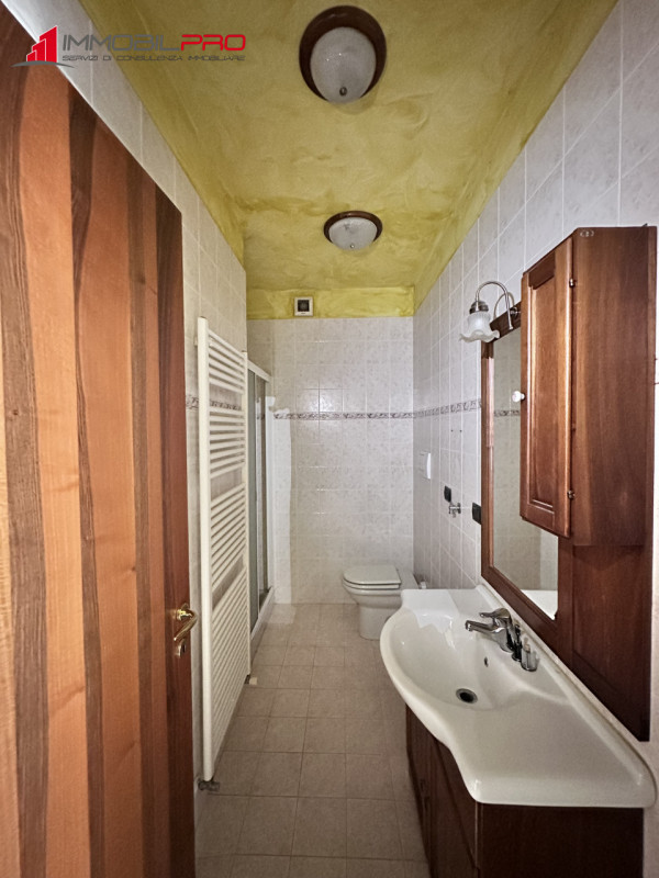 Proponiamo in vendita un appartamento trilocale a Zanè, in una zona tranquilla e residenziale ide...