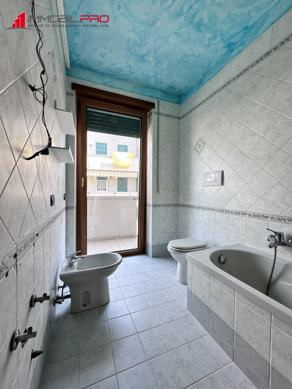 Proponiamo in vendita un appartamento trilocale a Zanè, in una zona tranquilla e residenziale ide...