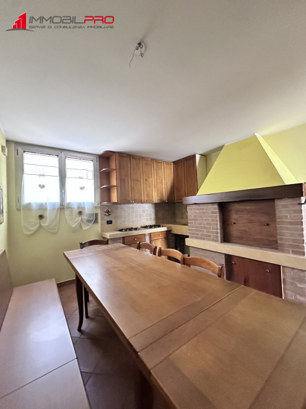 Proponiamo in vendita un appartamento trilocale a Zanè, in una zona tranquilla e residenziale ide...