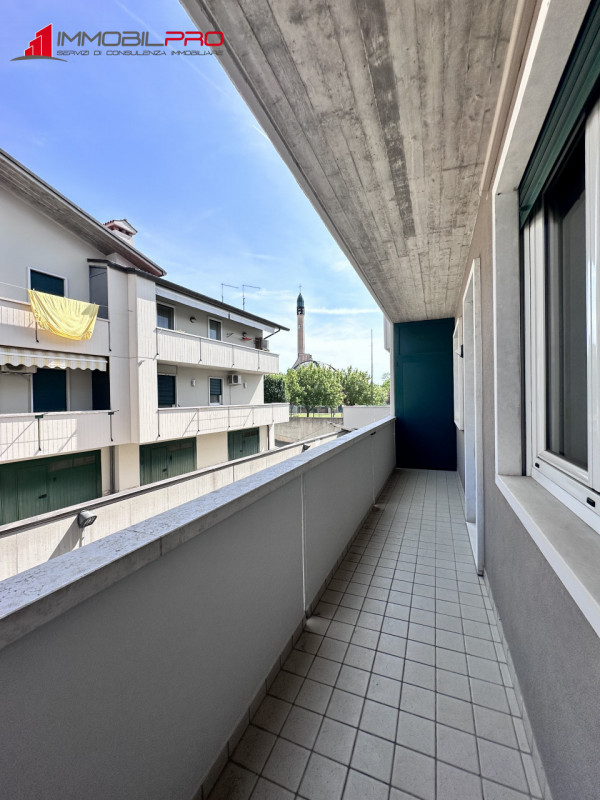 Proponiamo in vendita un appartamento trilocale a Zanè, in una zona tranquilla e residenziale ide...