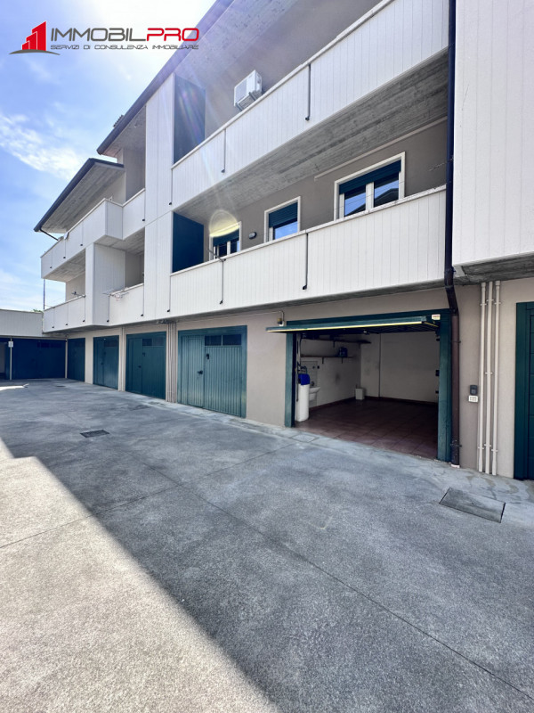 Proponiamo in vendita un appartamento trilocale a Zanè, in una zona tranquilla e residenziale ide...
