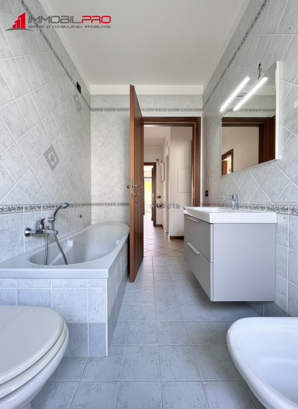 Proponiamo in vendita un appartamento trilocale a Zanè, in una zona tranquilla e residenziale ide...