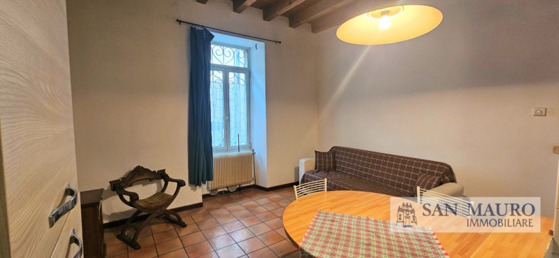 VICENZA OVEST - Laterale Viale Verona: in palazzina ben abitata APPARTAMENTO ARREDATO CON UNA CAM...