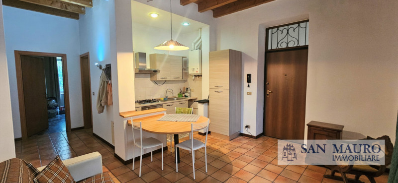 VICENZA OVEST - Laterale Viale Verona: in palazzina ben abitata APPARTAMENTO ARREDATO CON UNA CAM...