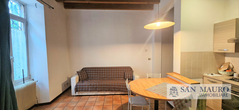 VICENZA OVEST - Laterale Viale Verona: in palazzina ben abitata APPARTAMENTO ARREDATO CON UNA CAM...