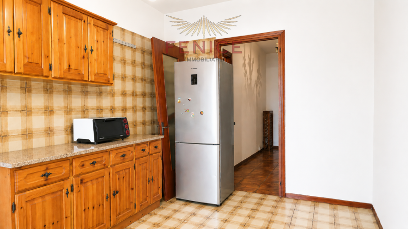 Scopri questo splendido appartamento quadrilocale situato nel cuore di Montebelluna, una delle zo...