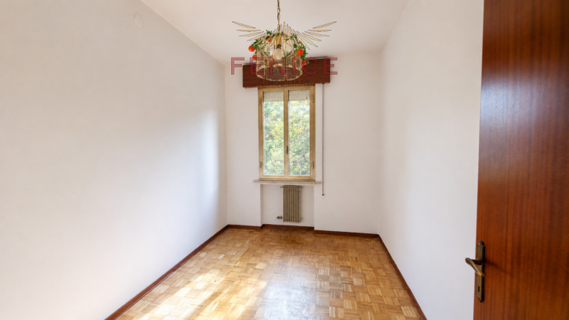 Scopri questo splendido appartamento quadrilocale situato nel cuore di Montebelluna, una delle zo...