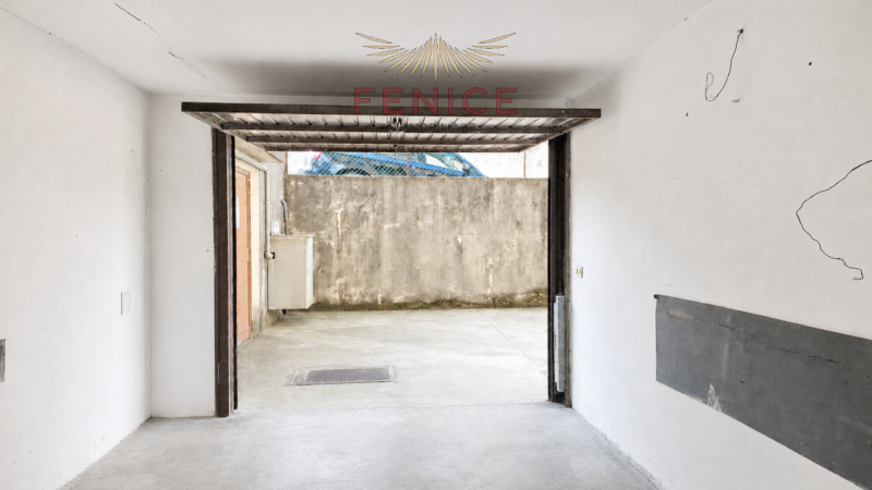 Scopri questo splendido appartamento quadrilocale situato nel cuore di Montebelluna, una delle zo...