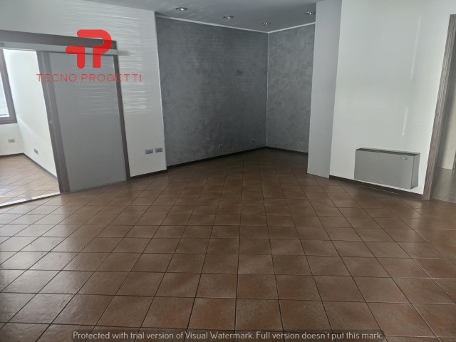 In affitto, proponiamo un elegante ufficio, al piano terra fronte strada, situato nella rinomata ...