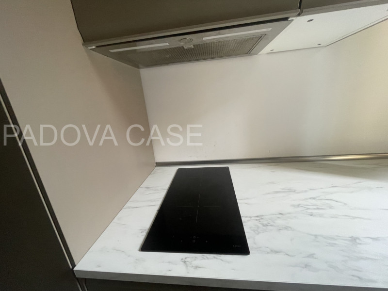 Scopri un grazioso appartamento bilocale in affitto nel cuore di Padova, situato nella comoda zon...