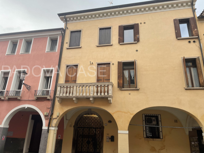 Scopri un grazioso appartamento bilocale in affitto nel cuore di Padova, situato nella comoda zon...
