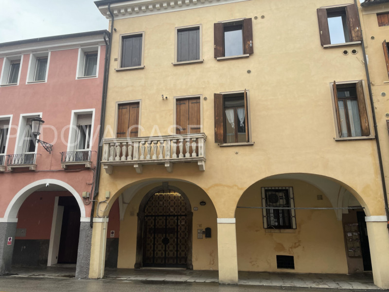 Scopri un grazioso appartamento bilocale in affitto nel cuore di Padova, situato nella comoda zon...