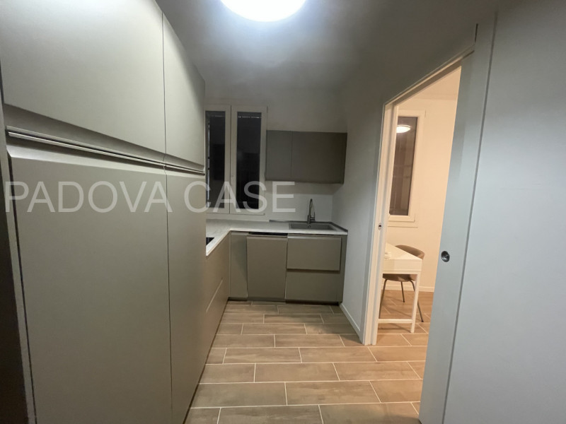 Scopri un grazioso appartamento bilocale in affitto nel cuore di Padova, situato nella comoda zon...