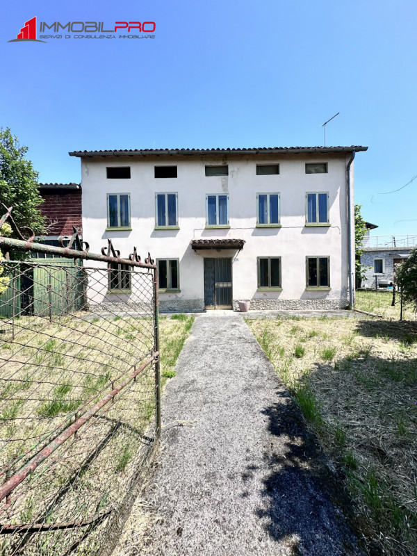 Se desideri una proprietà indipendente da personalizzare secondo le tue esigenze, questa soluzion...
