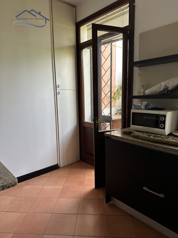Scopri questa splendida bifamiliare completamente indipendente situata nella tranquilla e residen...